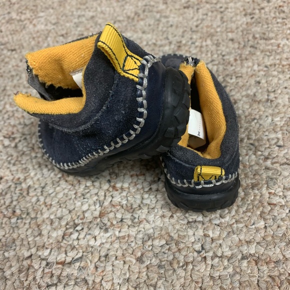 Baby Gap zip-up shoes - Picture 3 of 4